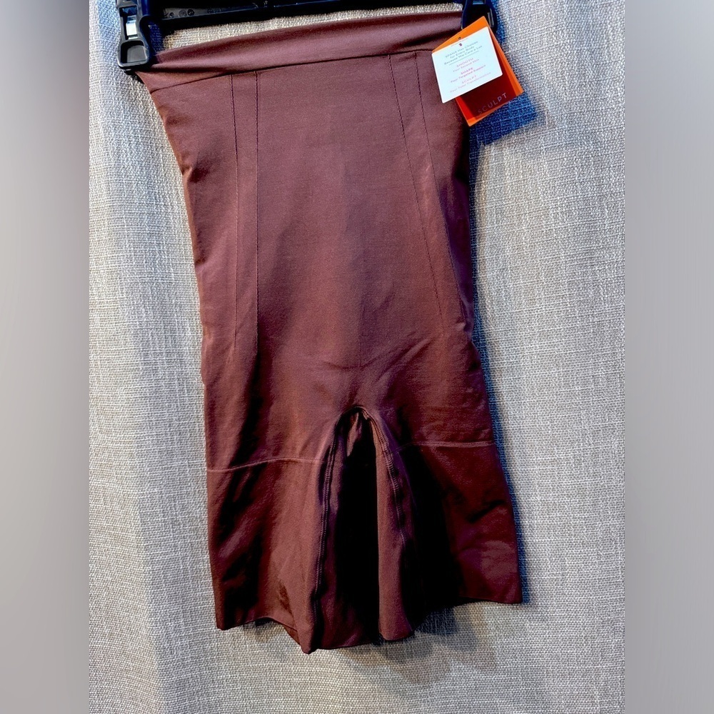 SPANX Oncore-Contour Shapewear High-waisted Mid Thigh Short Size Small-NWT